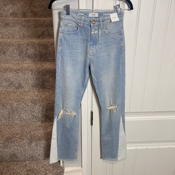 CLOSED "BAYLIN RIPPED RAW HEM STRAIGHT LEG" Jeans In "LIGHT BLUE" - Picture 9 of 16